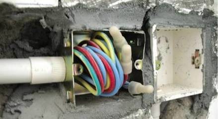 裝修經驗談 線管入接線盒必用鎖扣，杜絕隱患